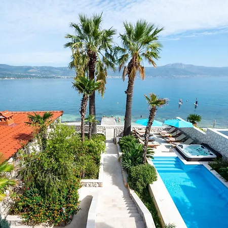 Mirjana - Exclusive Beachfront 6 Bedroom With Pool 빌라