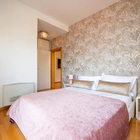 Mirjana - Exclusive Beachfront 6 Bedroom With Pool * 트로기르