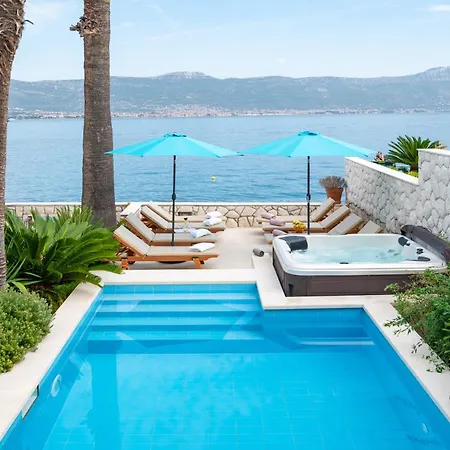 Mirjana - Exclusive Beachfront 6 Bedroom With Pool * 트로기르
