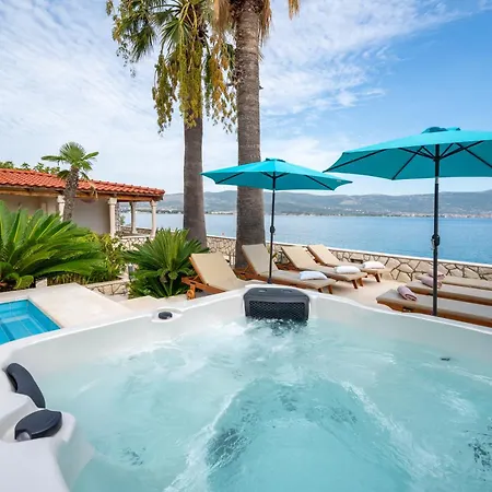 Mirjana - Exclusive Beachfront 6 Bedroom With Pool 빌라 *