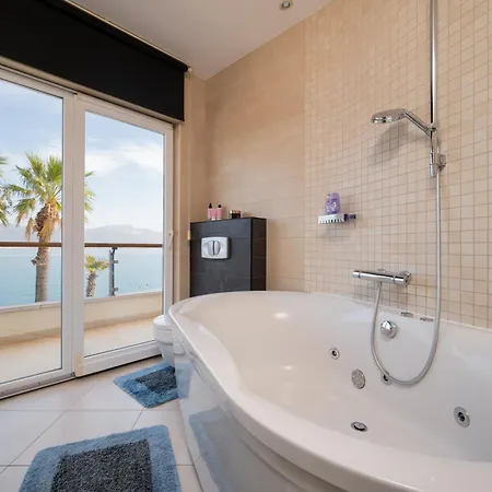Mirjana - Exclusive Beachfront 6 Bedroom With Pool *