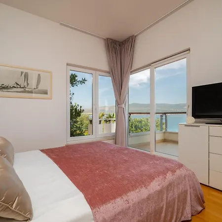 빌라 Mirjana - Exclusive Beachfront 6 Bedroom With Pool 트로기르