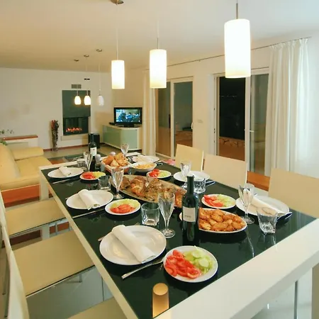 빌라 Mirjana - Exclusive Beachfront 6 Bedroom With Pool